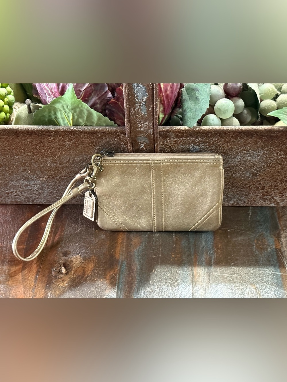 Coach 2008 Hamptons F41455 Gold Leather W/Brass Zip Wristlet GUC